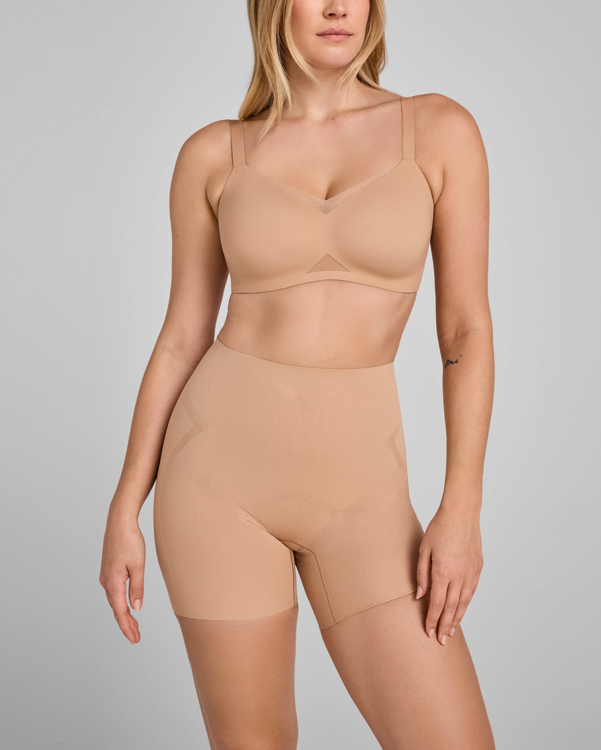 mesh_sculpt_mw_short-sand-M-Elle_1710_R1